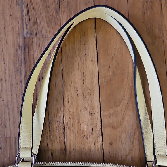EUC Beautiful Guess Tropical Yellow Shoulder Crossbody Tote Bag Vacation Ready - Picture 4 of 13